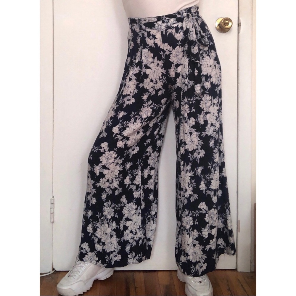 Wide-leg high-waisted floral pants from F21